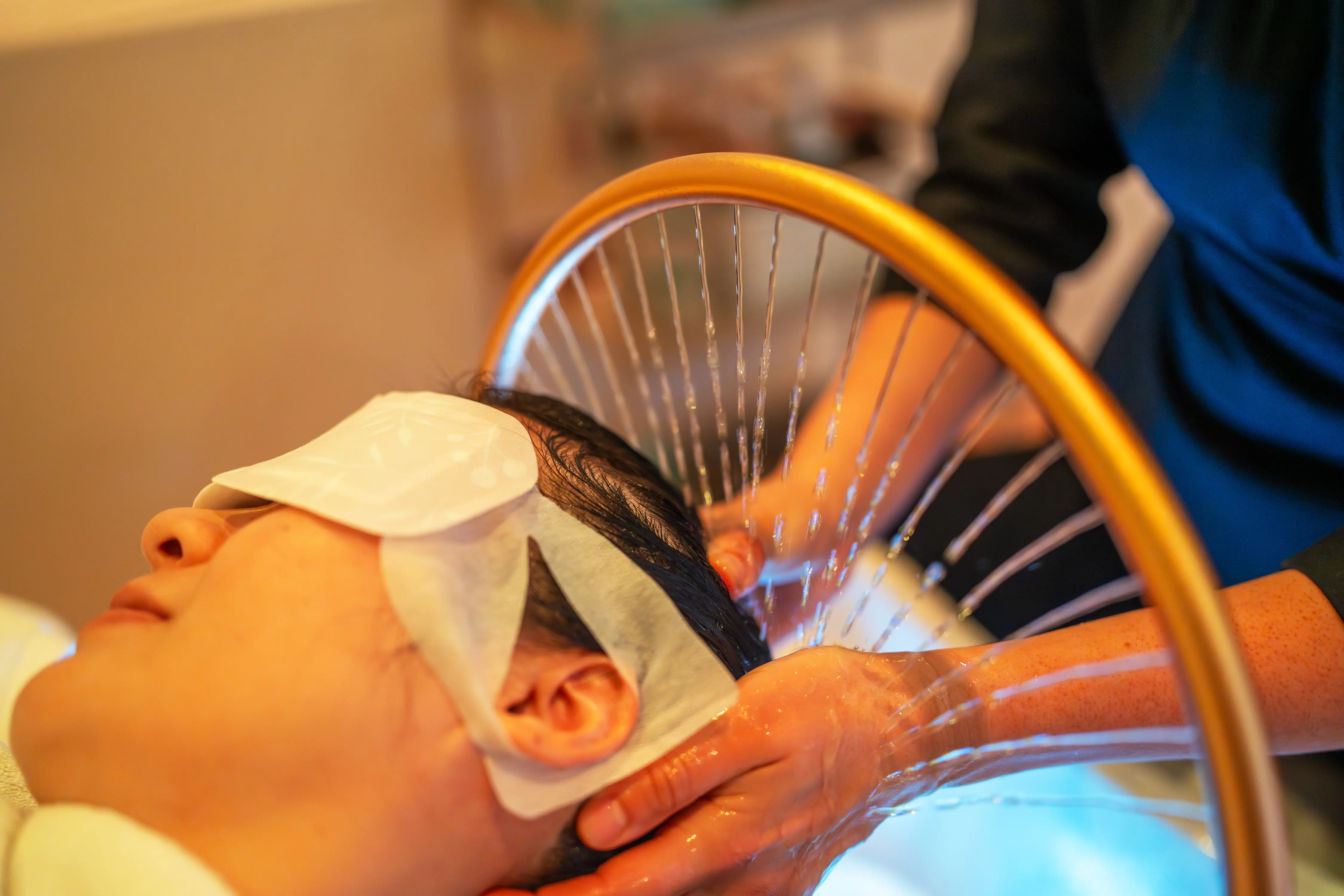 Murata Japanese Head Spa — water ritueel met gouden ring